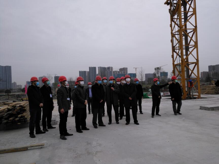 尊龙凯时集团党委书记、董事长任丁率队 赴金牛宾馆检查工程复工工作
