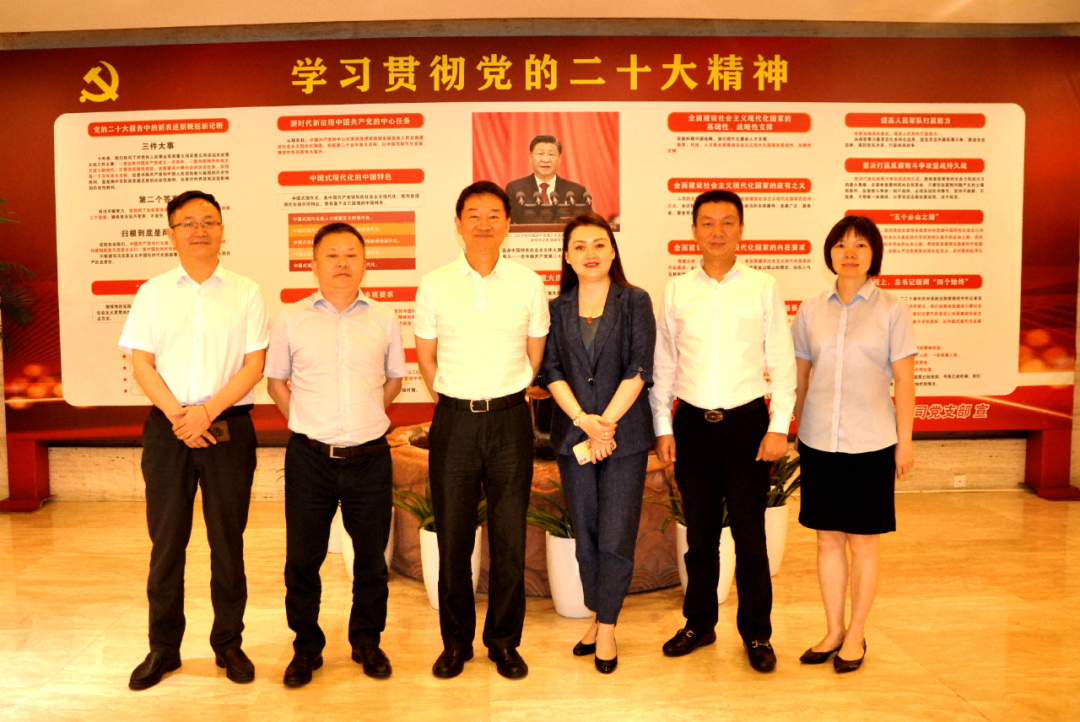 四川尊龙凯时集团党委书记、董事长任丁调研花园宾馆