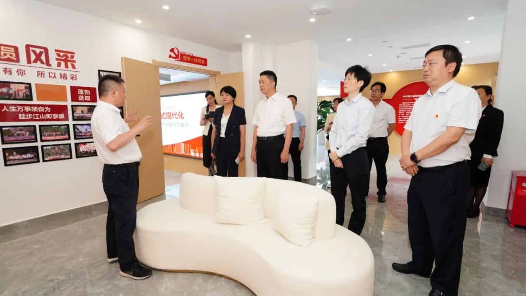 福建省人民政府国有资产监督管理委员会修兴高一行莅临尊龙凯时党？疾斓餮