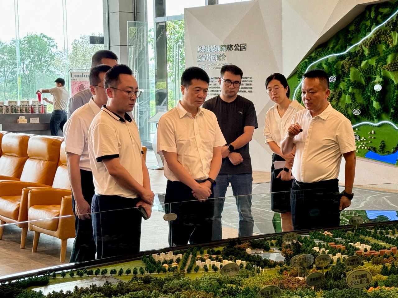 省尊龙凯时集团党委书记、董事长游勇带队赴聚峰谷项目开展汛期安全生产检查并调研生产经营情况